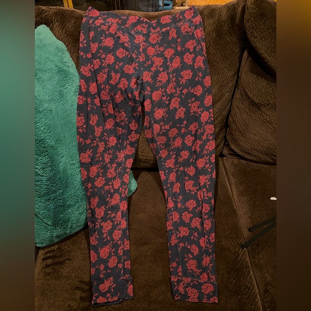 Black and red rose lounge pants/ pjs？ extremely soft